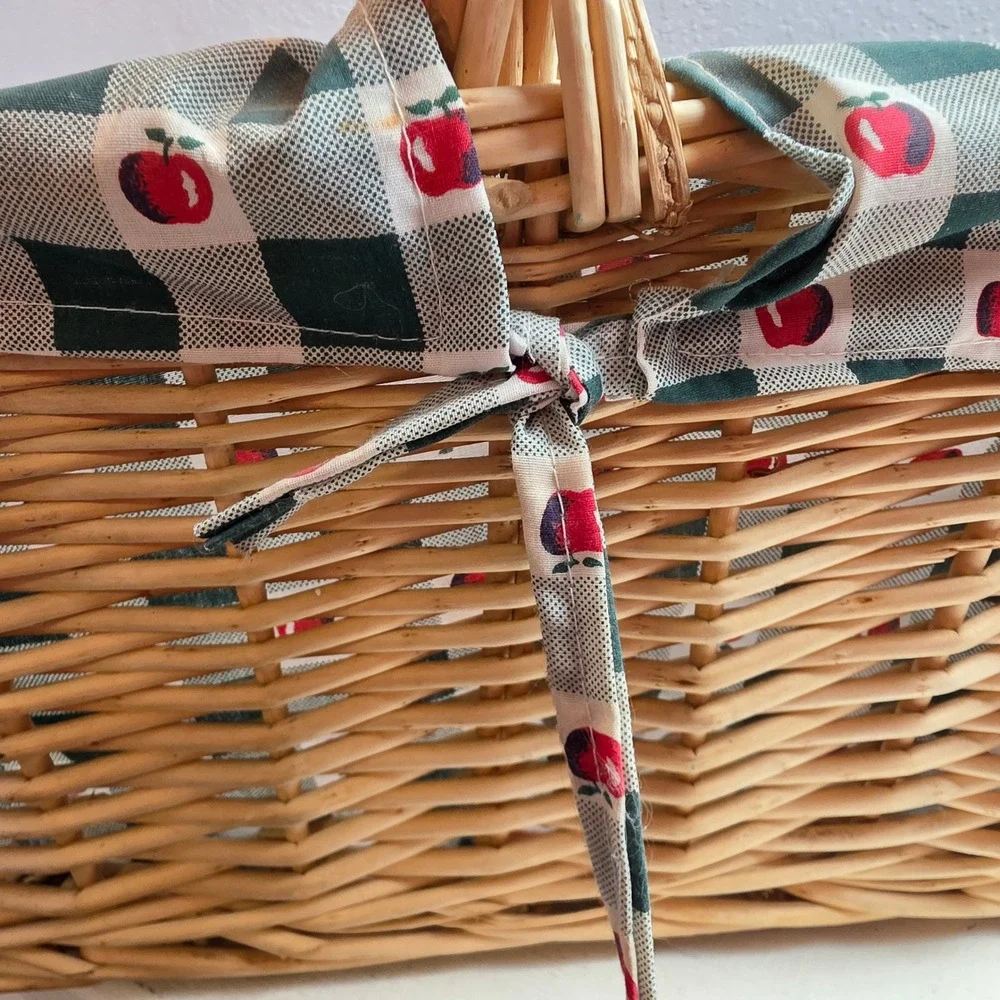 Woven Wicker Picnic Basket Green Gingham Apple Print Liner Farmhouse 15x15 inch‎